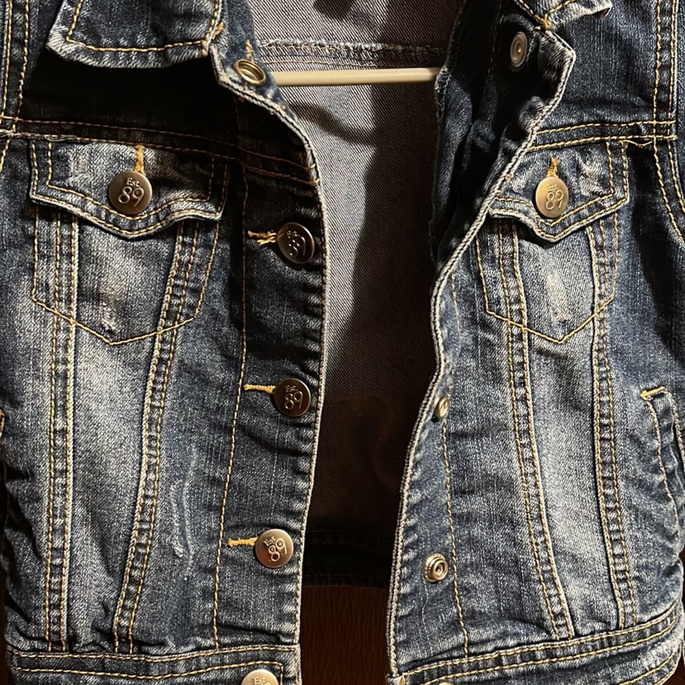 Little girls blue jean smells good jacket size small five- six - Picture 2 of 4